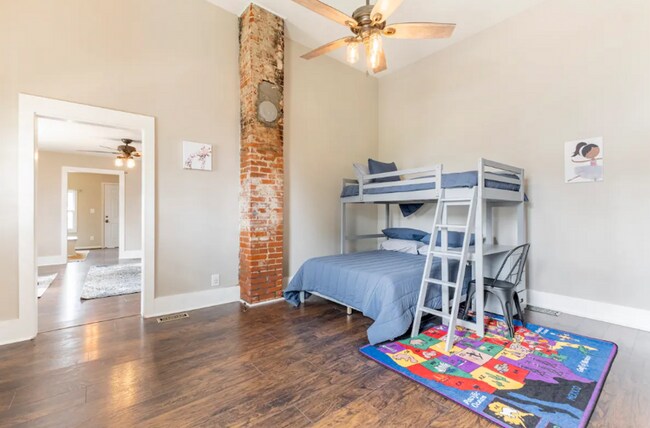 Photo - Furnished Germantown Charmer- available for 1-3 month stays!