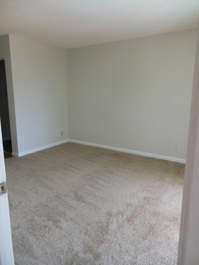 Photo - ONE BEDROOM ONE BATHROOM! Pool view!! WATERFRONT COMMUNITY! Unit 33