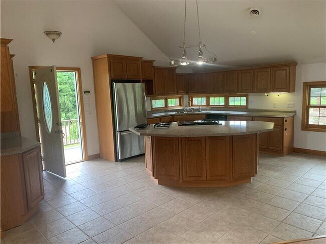 Photo - 900 Allegheny Ave