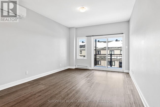 Photo - 975 N Russell Rd Unité 207