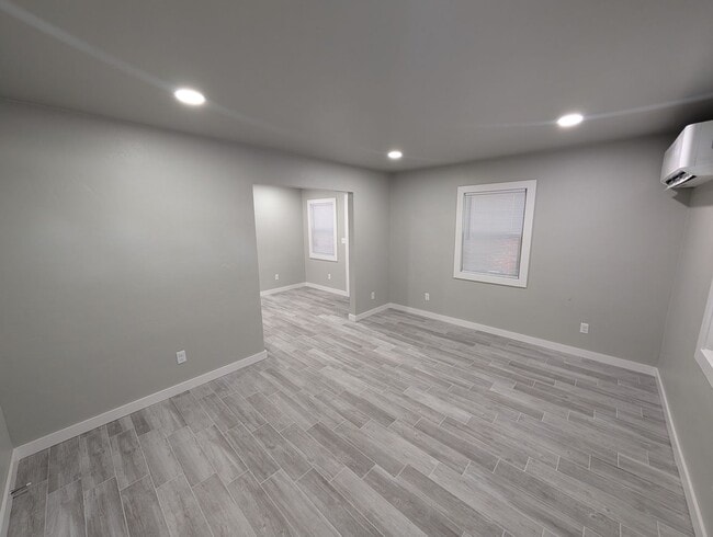 Photo - Remodeled luxury 1 bedroom, 1 bath house in Edmond, OK with stainless steel appliances