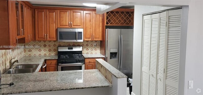 Building Photo - 6914 SW 114th Pl Rental