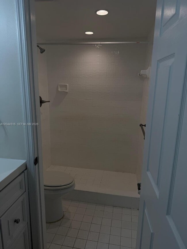 Photo - 458 NE 210th Cir Terrace Unidad 101-8