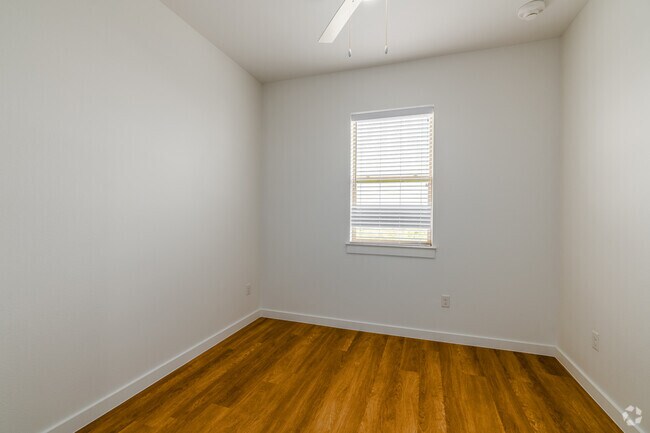 3BR, 2BA - 1228SF - Primary Bedroom