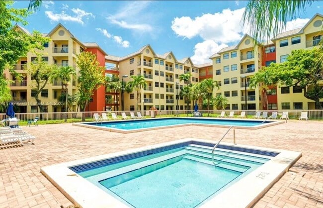 Pool - 8343 Lake Dr Unit 8343Lake Dr Doral FL33166