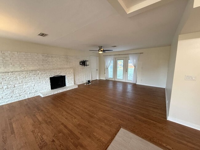 Photo - 216 Rippling Ln