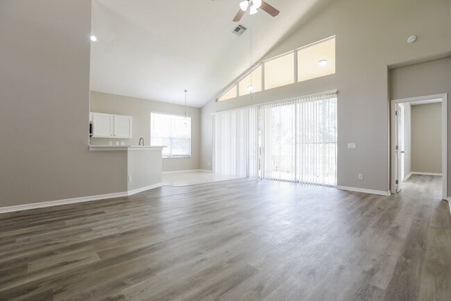 Photo - 192 Braemar Ave