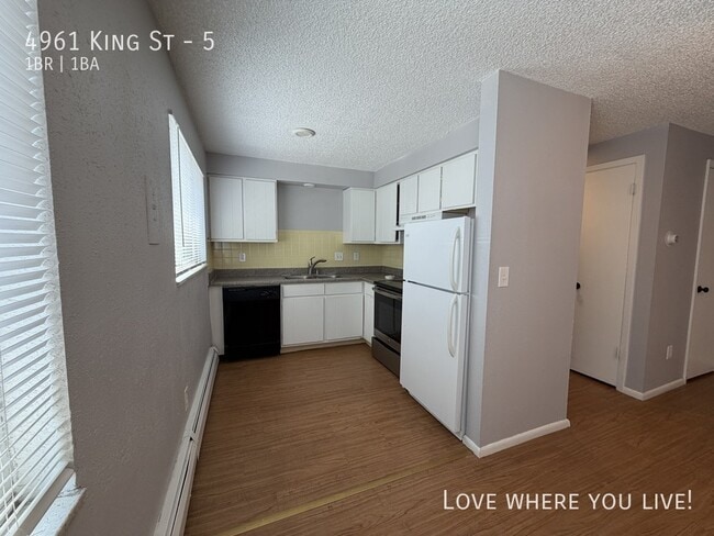 Building Photo - 4961 King St Unit 5