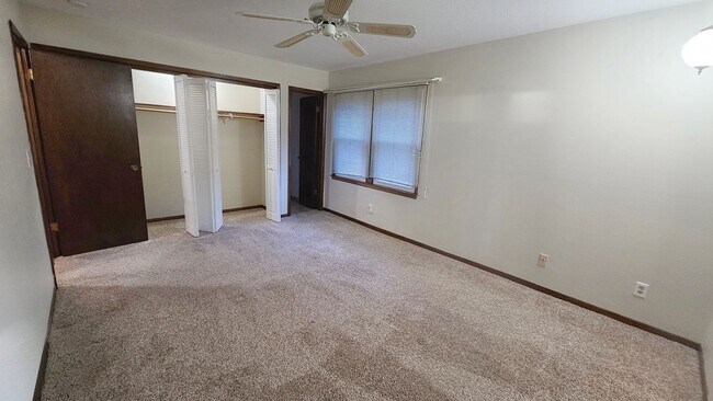 Photo - Spacious 2 Bedroom Condo for Rent in Urbandale