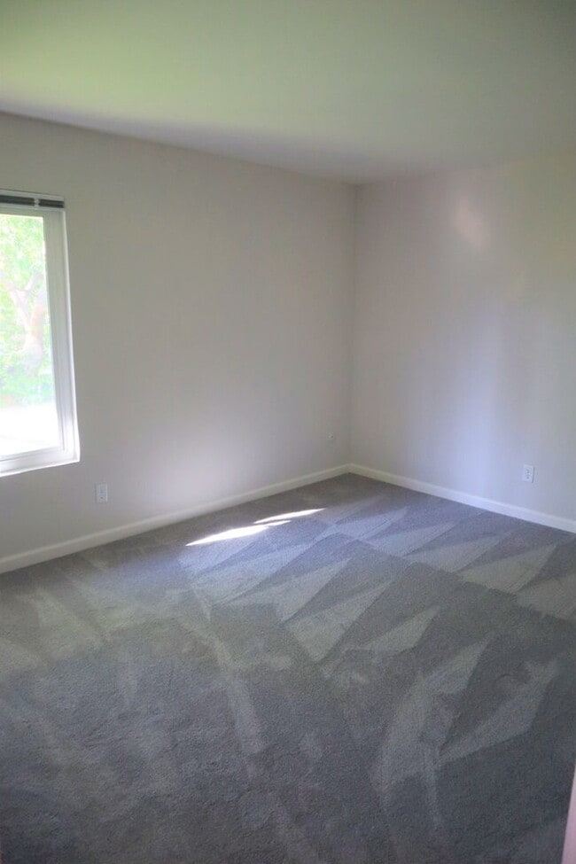 Photo - Pinewood Apartments