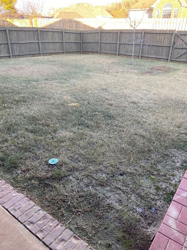 Photo - Madison City Schools with a Fenced Yard