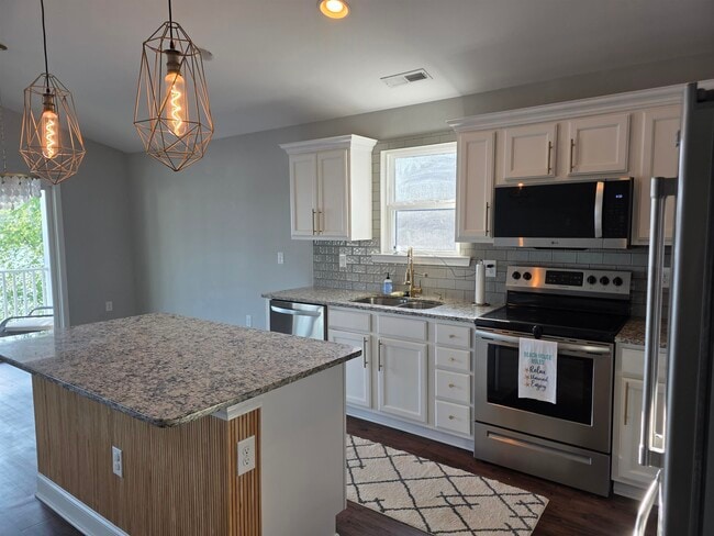 Photo - 1048 Meadowoods Dr