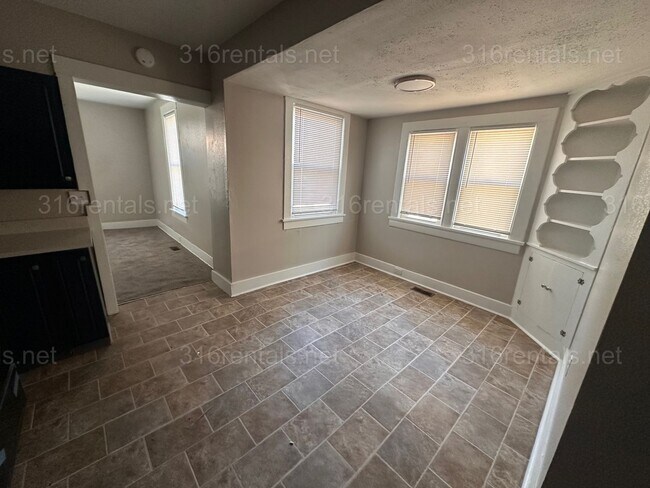 Photo - $1445 - 5 room 2.5 bathroom - Single Family Home