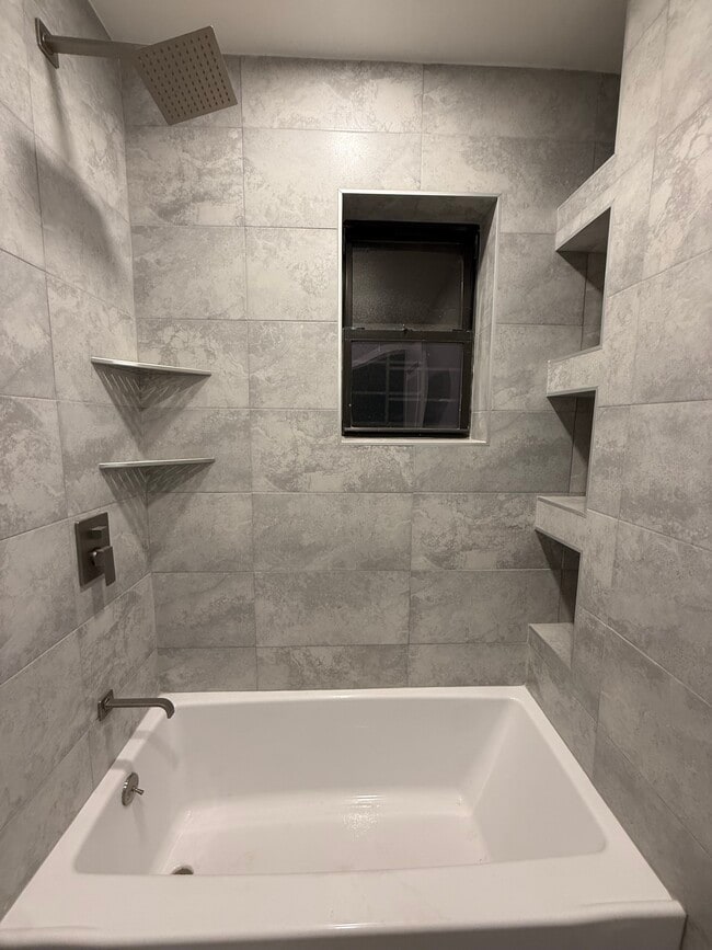 Photo - 982 Dumont Ave