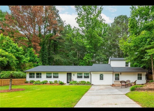 Photo - 3785 Somerset Dr SW