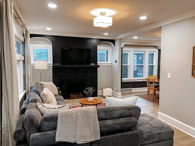 Photo - 3923 Victory Blvd Unit ID1061041P