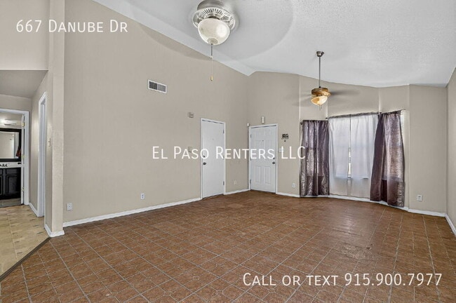 Photo - 667 Danube Dr