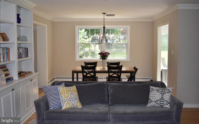 Photo - 937 N Hill Dr