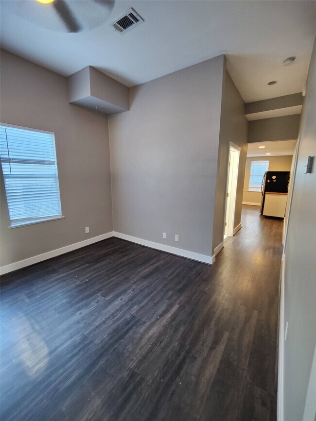Photo - 711 Graham Pl