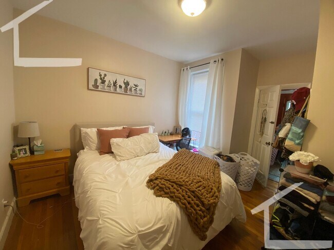 Photo - 170 Winthrop Rd