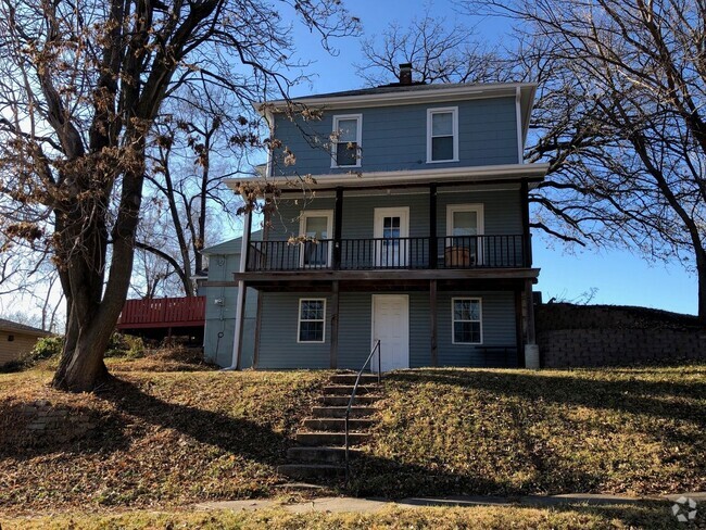 Building Photo - Large House Plattsmouth- with Garage