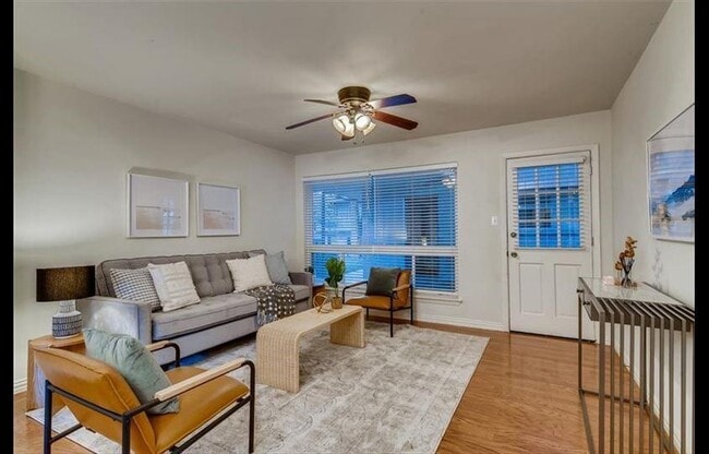 Photo - 1210 Windsor Rd Unidad 107