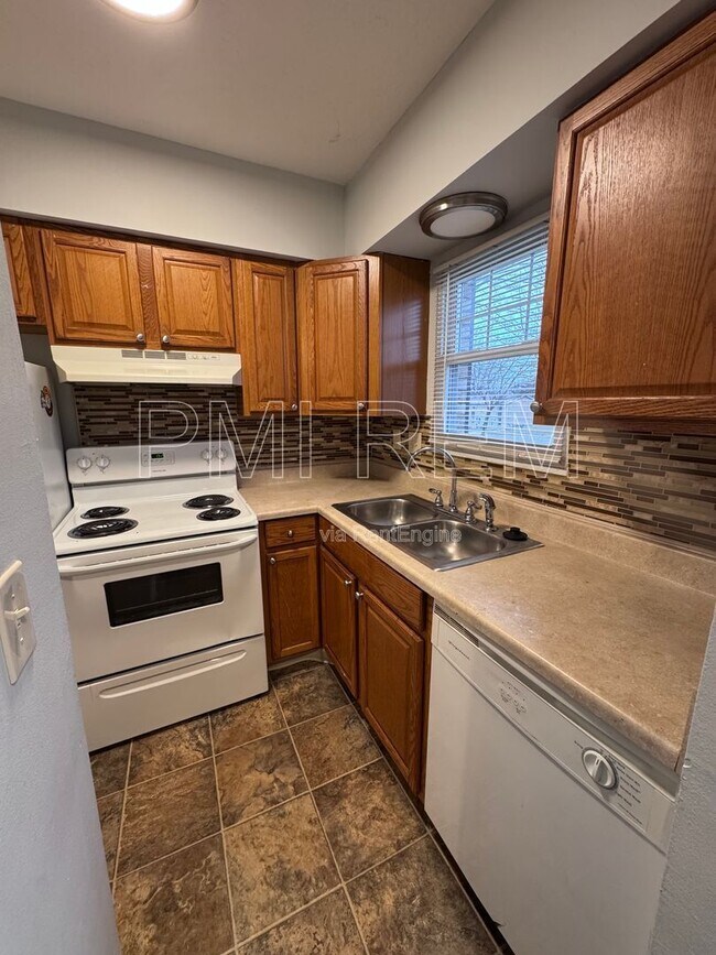 Photo - 2803 Kipling Ave NW