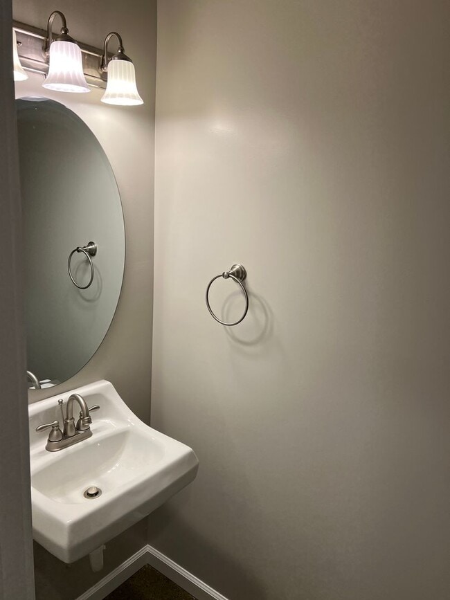 Photo - Charming 3-Bed Duplex with 2.5 Baths & 1600 Sq Ft - Prime Tacoma Location!