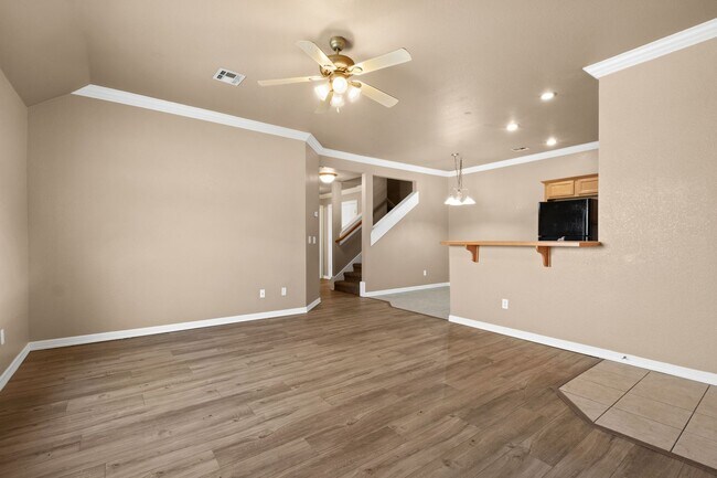 Photo - Updated Duplex in a perfect location! 6 Mi... Unidad 207