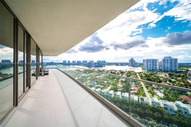 Building Photo - 18975 Collins Ave Unit 1705 Rental