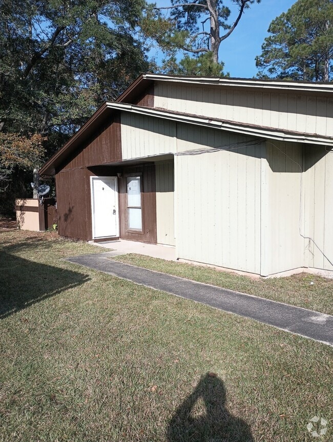 Building Photo - 8325 Country Walk Dr Unit B Rental