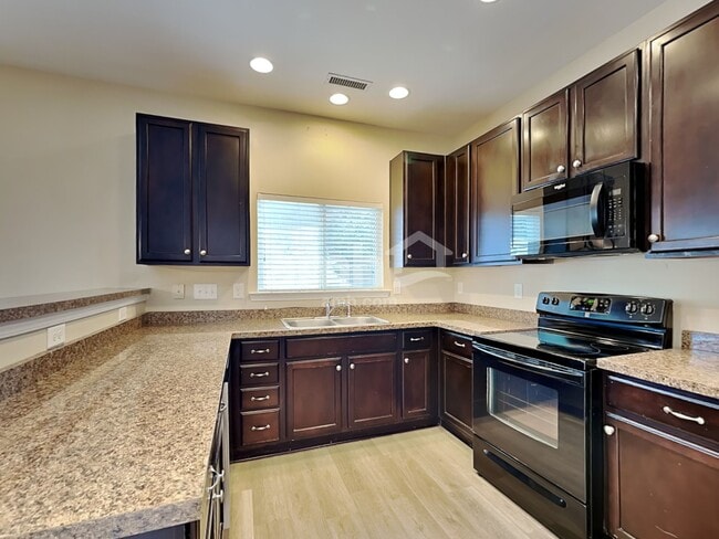 Photo - 84 Yarmouth Dr