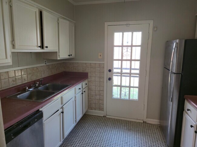 Photo - 1035 Treadwell St