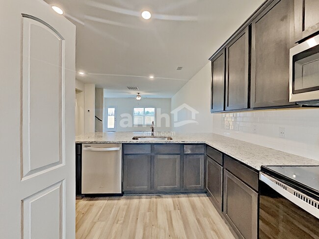 Photo - 3137 Bowen St