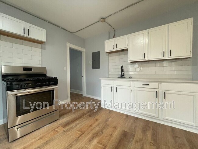 Photo - 412 Elm St Unit 2R