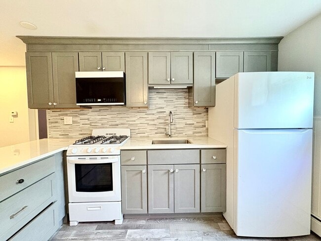 Building Photo - 2 Bed | 1 Bath | $2,150/mo | Assigned Park... Unit C3 Rental