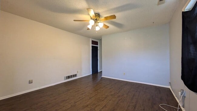 Photo - 730 W Park St