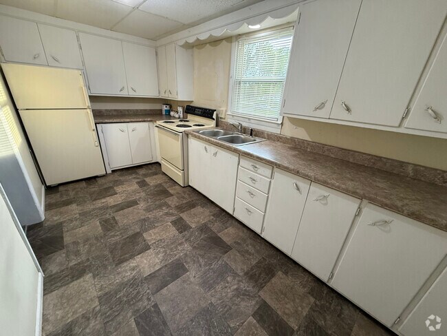 Building Photo - 522 E 5th St Rental