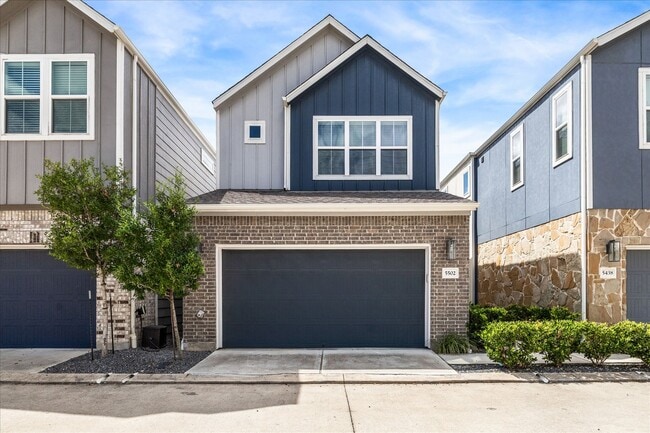 Building Photo - 5502 Cuerta St