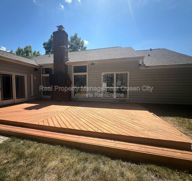 Photo - 3910 Armitage Dr