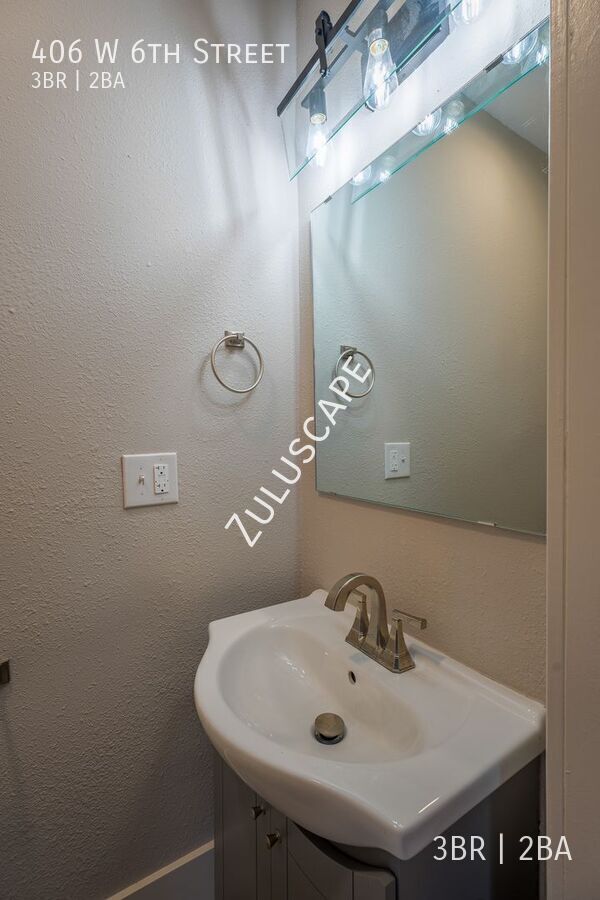 Photo - 406 W 6th St