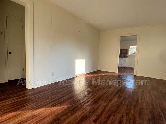 Photo - 1910 McBrien Rd