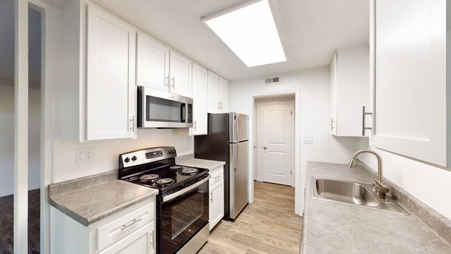 Building Photo - 823 Las Gallinas Ave Unit 107