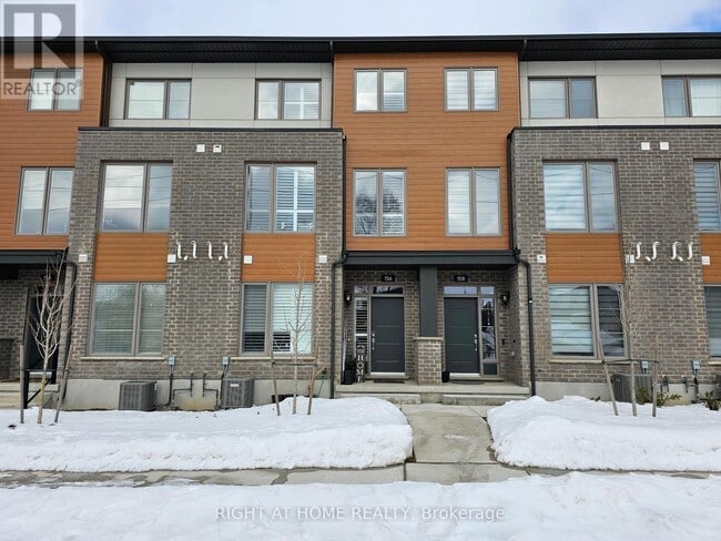 Photo - 156 Huron St