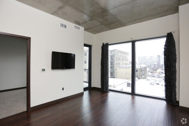 38 Commerce