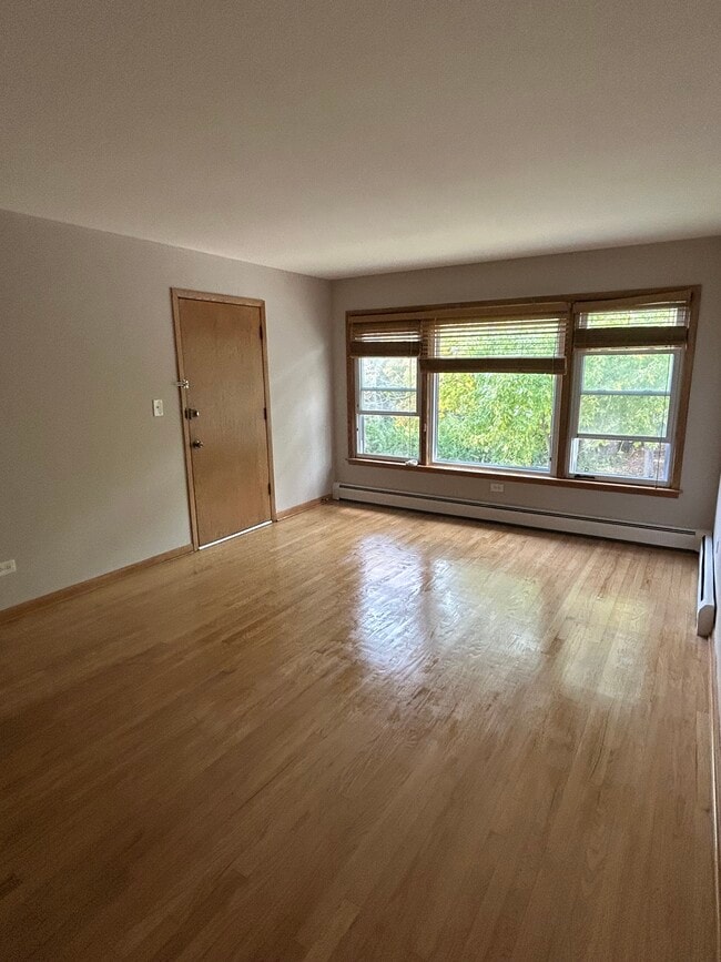 Sala de estar - 5714 N Lowell Ave Unidad 2