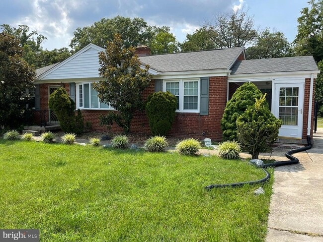 Photo - 5901 Middleton Ln