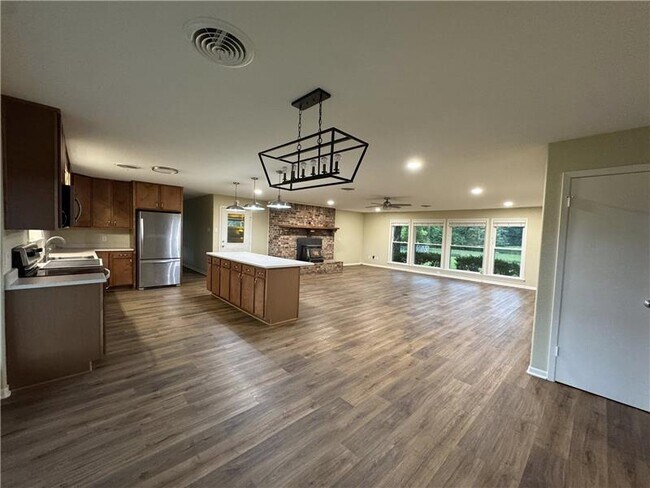 Photo - 11670 Hwy 80 E