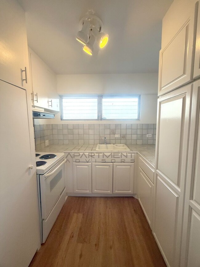 Photo - PLEASE VIEW FULL AD FOR DETAILS* $995 1ST MONTH! FANTASTIC! 1 BD / 1 BA / 1 PK | UH MANOA | UNIVE... Unit 111