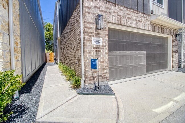 Photo - 16012 Oregon Oak Dr